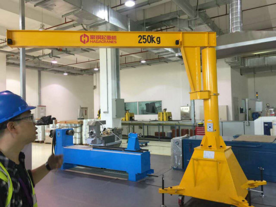 亨斯曼上海研发中心购置豪钢起重机悬臂吊一台
