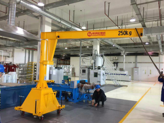 亨斯曼上海研发中心购置豪钢起重机悬臂吊一台