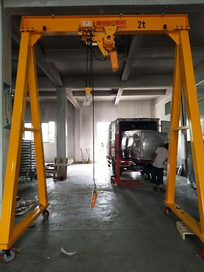 豪钢起重机为上海高科生物提供移动式龙门吊架一台