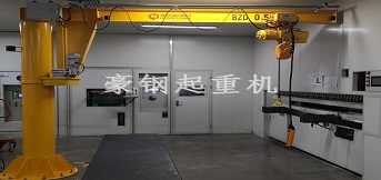 上海鹰峰电子向豪钢定制的0.5t电动旋转悬臂吊起重机